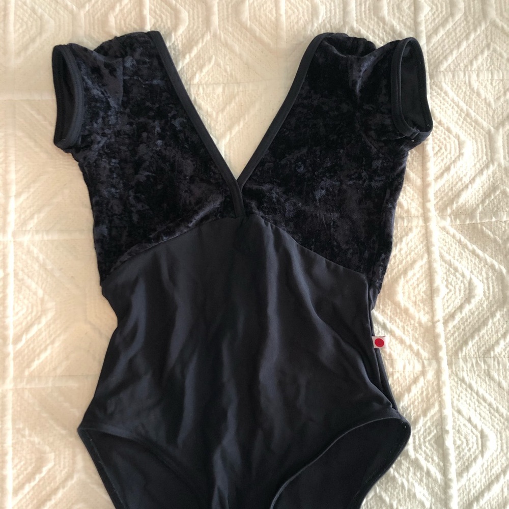 Yumiko Leotard Size Small black with velvet
